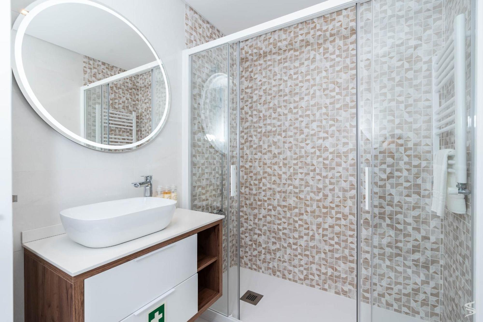 Cedofeita Sunny Apartment - Balcony & Parking Порто Екстериор снимка